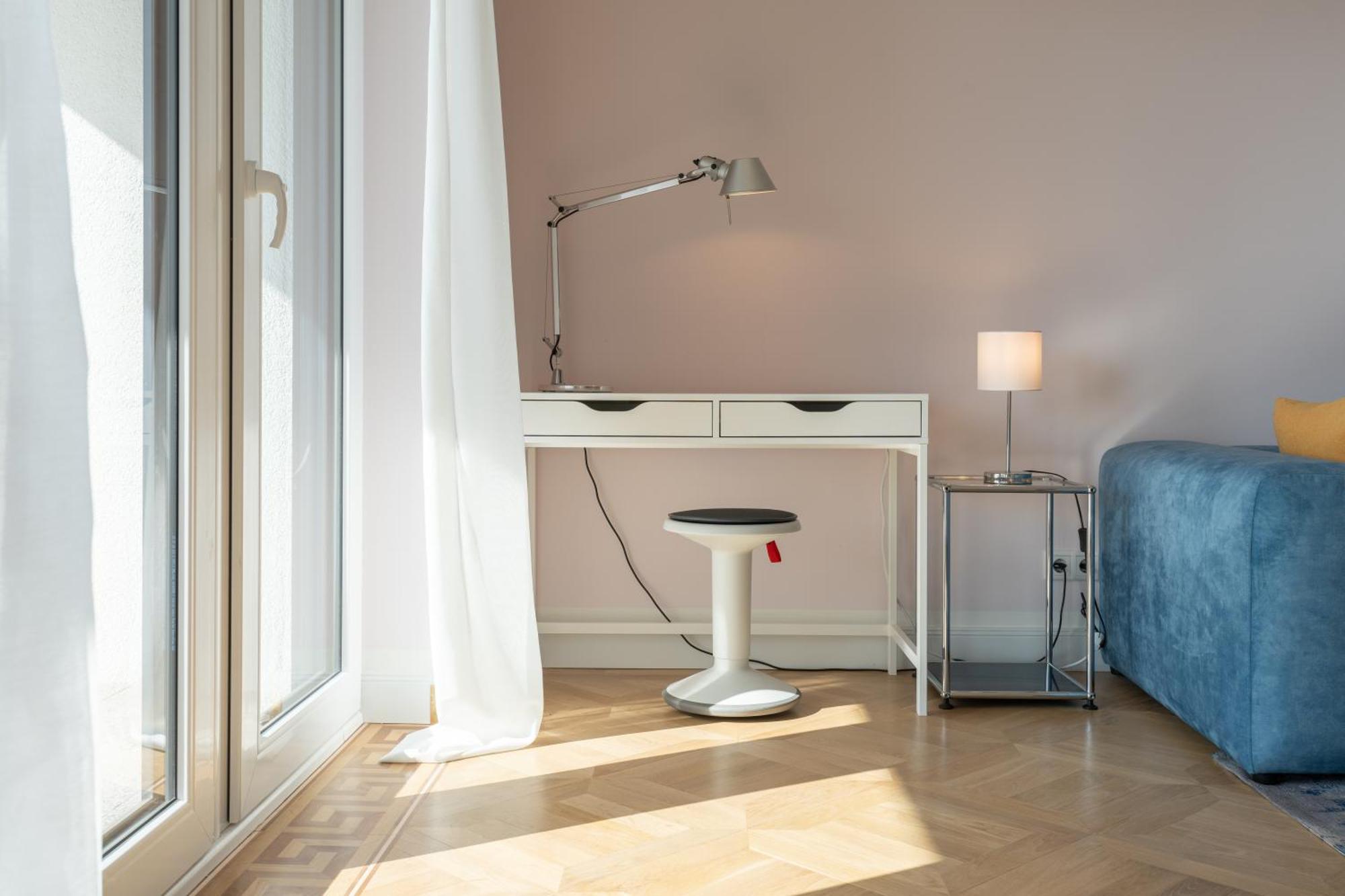 Apartament Cls Moderne City-wohnung Tiefgarage, Klimaanlage, 65 Zoll Smart-tv, E-laden, Balkon, Parken, Blick Ueber Hamburg, Cafe Im Haus, Bus Gegenueber, Flex Check In *